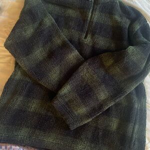 Cozy Green And Black Gap Sherpa Half Zip Plaid Pullover